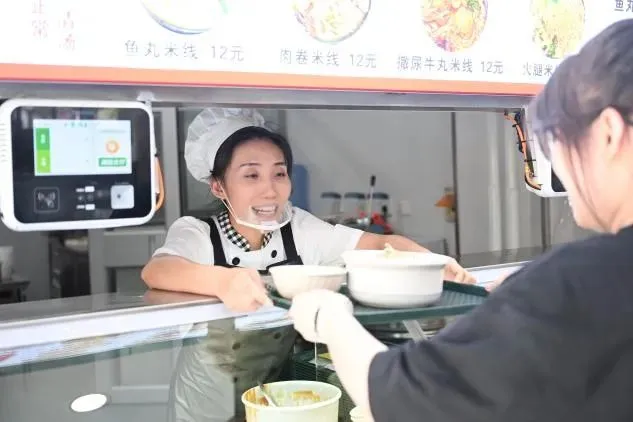 食堂阿姨5.webp